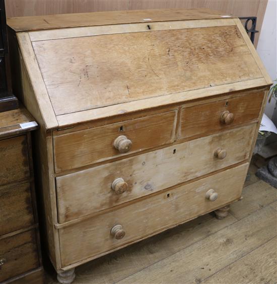 A pine bureau W.102cm